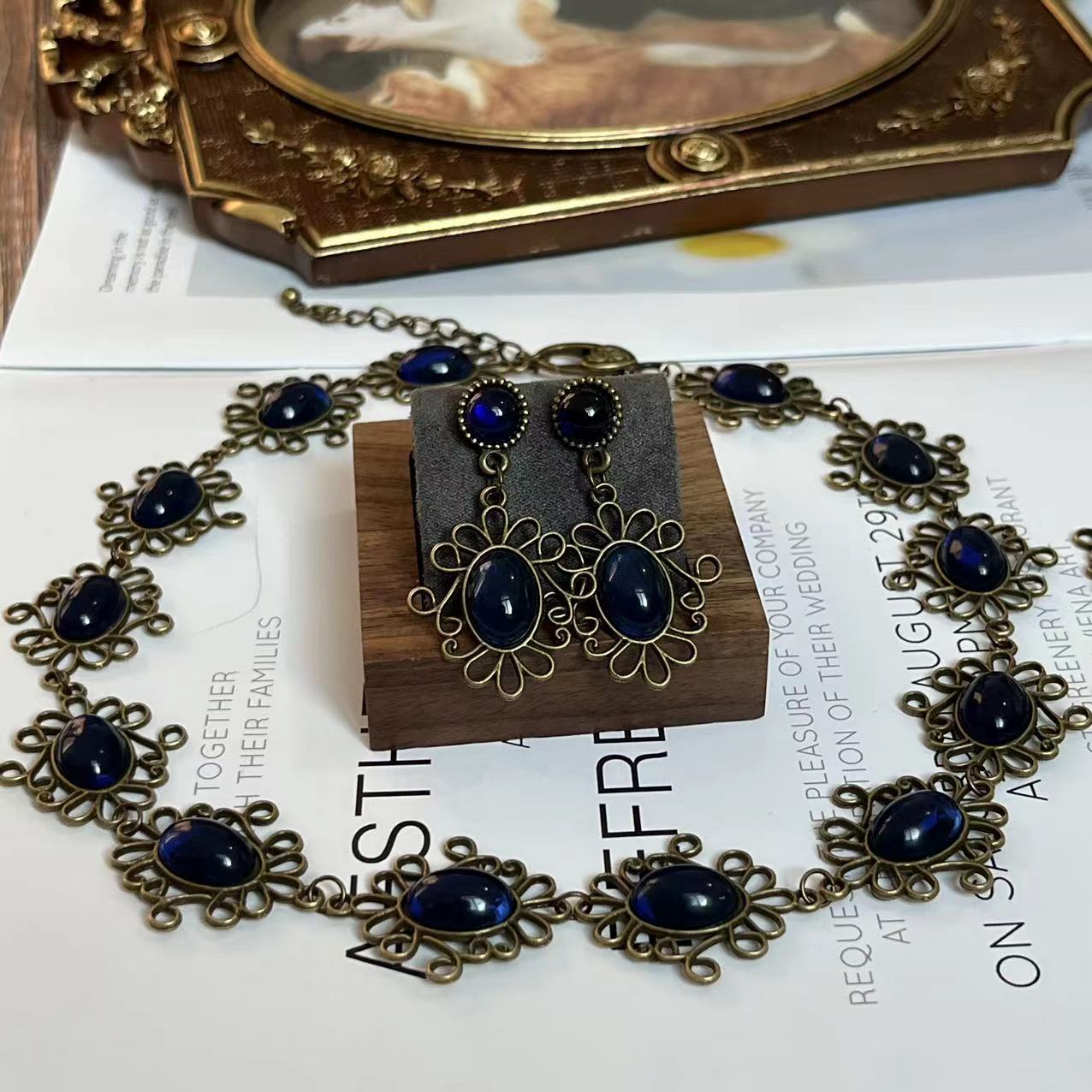 Historical Queen Anne Boleyn H - огляд і ціна Women'S Red Accessories